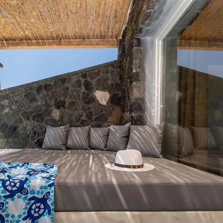 Gem - * Perivolos (Santorini)