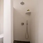 Gem - Apartment Perivolos (Santorini)