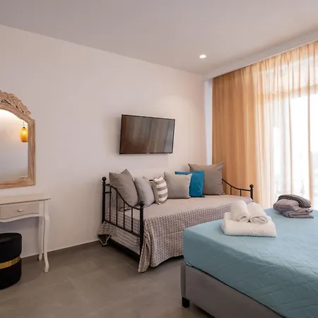 Gem - * Playa de Perivolos