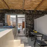 Gem - * Perivolos (Santorini)
